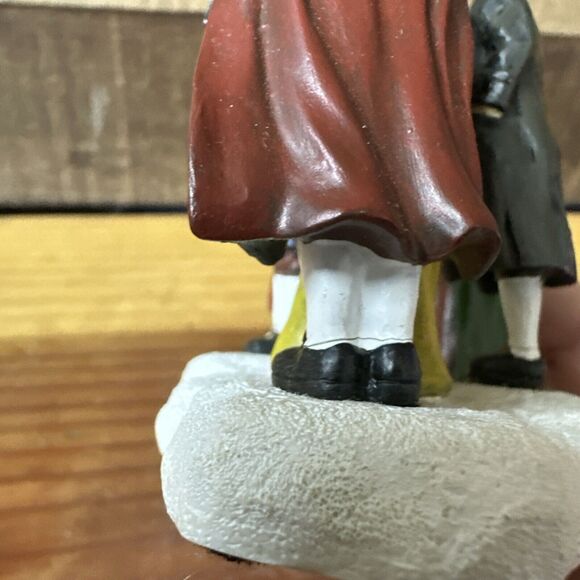 Colonial Williamsburg Carolers Lang & Wise 1998 Figures Historical Village -flaw - Picture 8 of 8